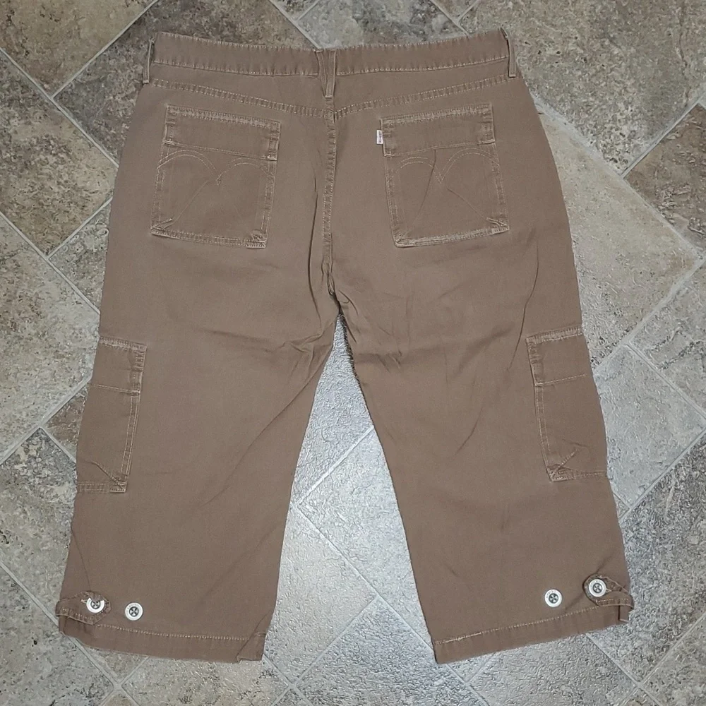 Levi's Khaki Cargo Capri Pants